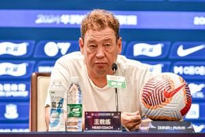 記者：申花不怕壓出來(lái)進(jìn)攻的強(qiáng)隊(duì)，蓉城的技戰(zhàn)術(shù)風(fēng)格有點(diǎn)克制申花