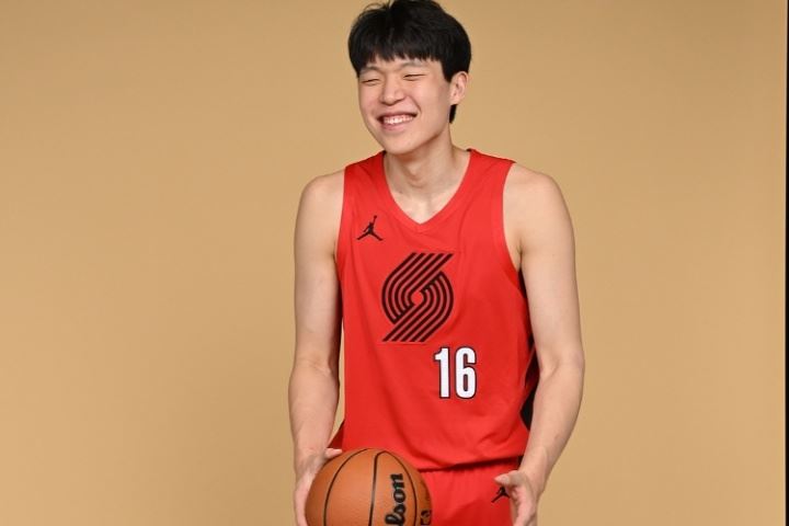 表哥多照拂?div   id=