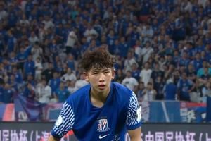徐嘉敏撲點瞬間河南全隊沖入場內(nèi)慶祝！申花眾將安慰劉誠宇