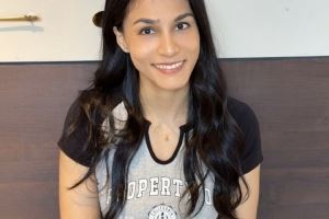 迪拉娜曬個(gè)人照：我的七夕怎么過(guò)？當(dāng)然上班過(guò)