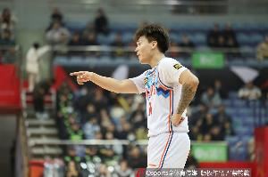 新疆拿錢(qián)放走趙睿<div   id=
