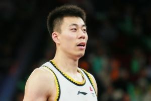 媒體人：因?yàn)镃BA的合同制度完善了 球員轉(zhuǎn)會(huì)之事就顯得越來(lái)越職業(yè)