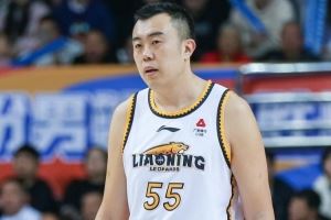 媒體人:韓德君是遼籃隊(duì)史首位真正打到油箱見底、申請退役的功勛