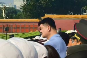 實在太顯眼了<div   id=