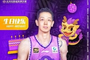 祝沈梓捷生日快樂???? 新的一歲 繼續(xù)在籃下“遮天蔽日”<div id=
