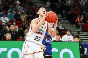 加盟NCAA D1強(qiáng)校<div id=