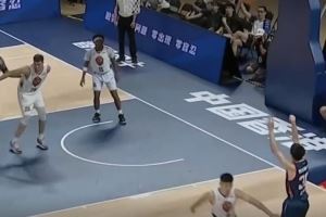 手起刀落<div id=