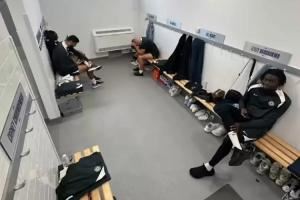 太陽報:切爾西讓炸彈小隊用單獨廁所&更衣室,和一線隊分開吃飯