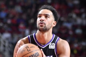 名記:萊爾斯曾是一些NBA球隊底薪合同選項 但他選了海外豐厚合同