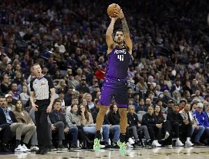 美記：萊爾斯和皇馬的合同是1年320萬美元 包含NBA跳出條款