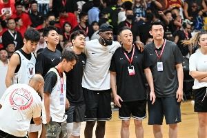 詹姆斯中國行成都站圖集：趙睿&李夢等球星出席活動(dòng) 老詹美美拍照
