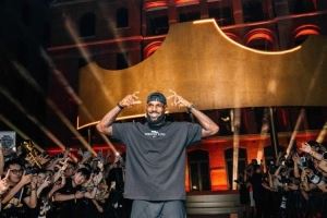 詹姆斯曬照回顧中國(guó)行上海站:揭幕詹23感覺(jué)太棒了 感謝每一個(gè)人