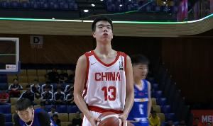 沖鋒陷陣！張懿趙杰21中10砍全場(chǎng)最高24分外加6板6助 三分4中2