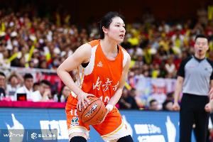 媒體人：內(nèi)蒙古女籃幾個國手價格不低 但市場的反應(yīng)一般 沒有哄搶