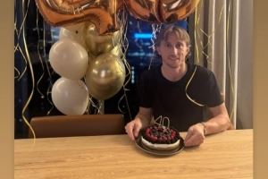 姆巴佩轉(zhuǎn)發(fā)莫德里奇慶生照片：生日快樂<div   id=