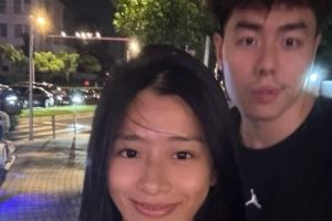 鉆戒閃閃發(fā)亮<div   id=